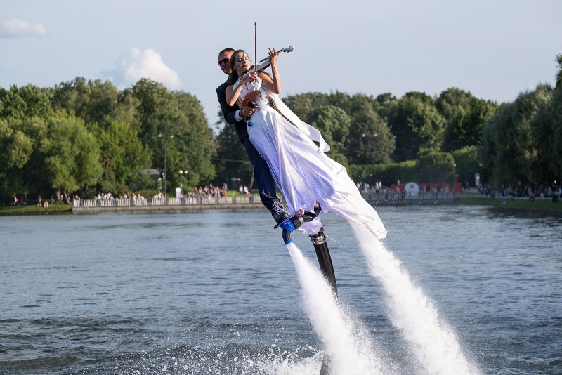 Зрелищные трюки и акробатические номера на воде: при поддержке ENERGY в Москве пройдет HYDROFLY FEST 2024