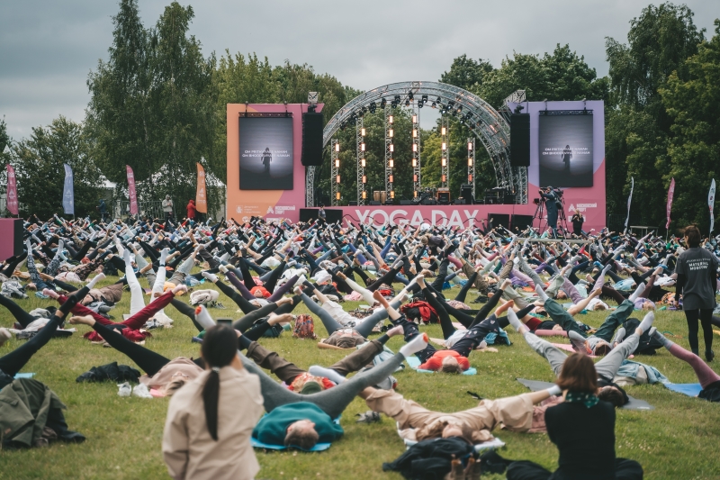 Баланс как искусство жизни: Relax FM приглашает на 12-й Международный день йоги в России